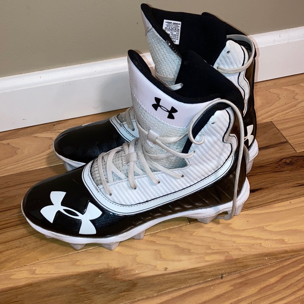 Kids size 6y Under Armour football cleats